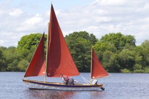 Drascombe-Boats-Lugger-wind-in-sails_825_550_80